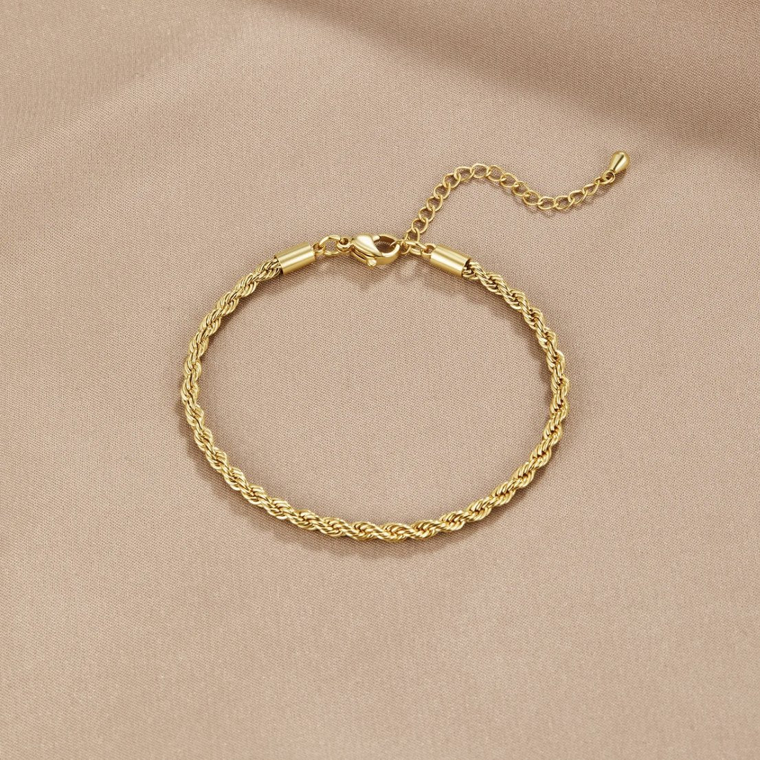 Isabella – Elegant Spiral Gold Bracelet