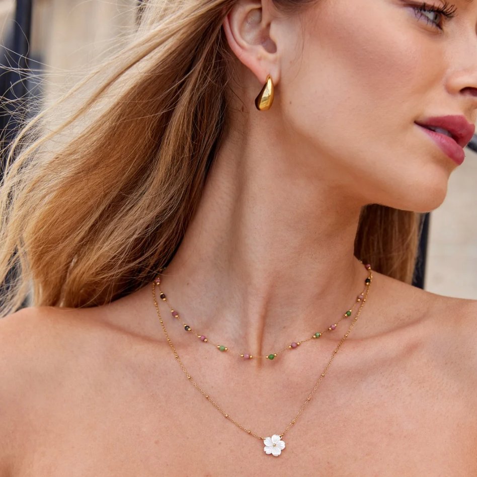 Beatrix – Elegant Gold Necklace Featuring Pearl Accent