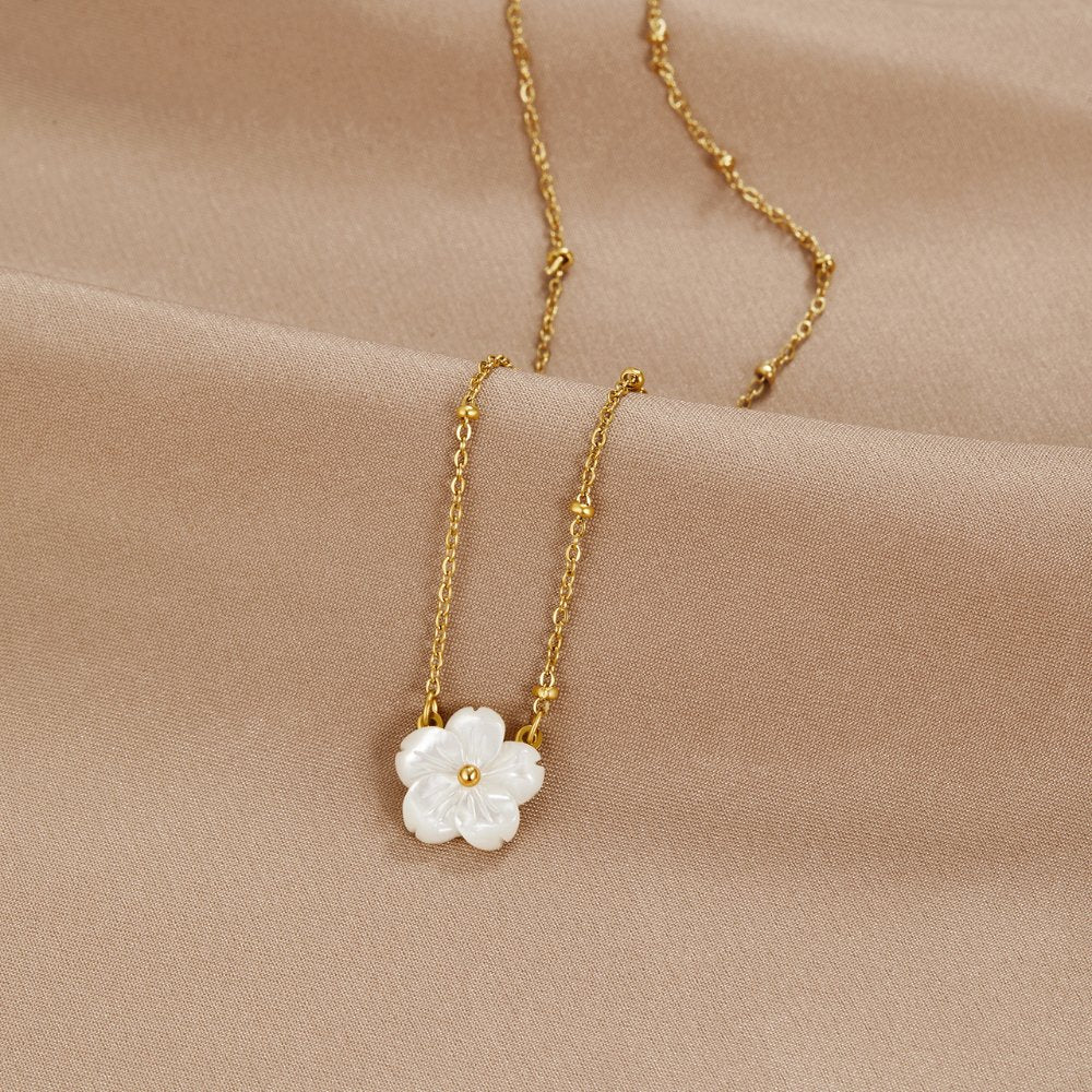 Annemarie – Floral Medallion Gold Necklace