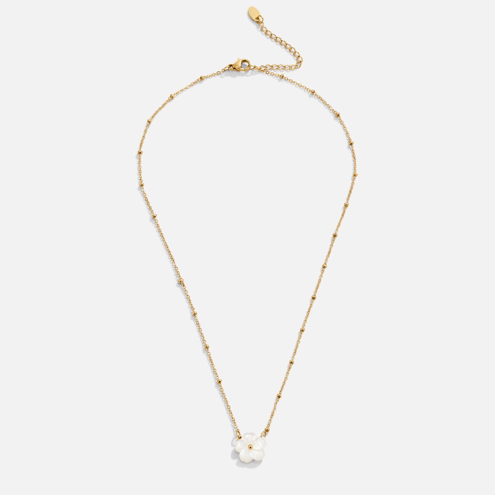 Beatrix – Elegant Gold Necklace Featuring Pearl Accent