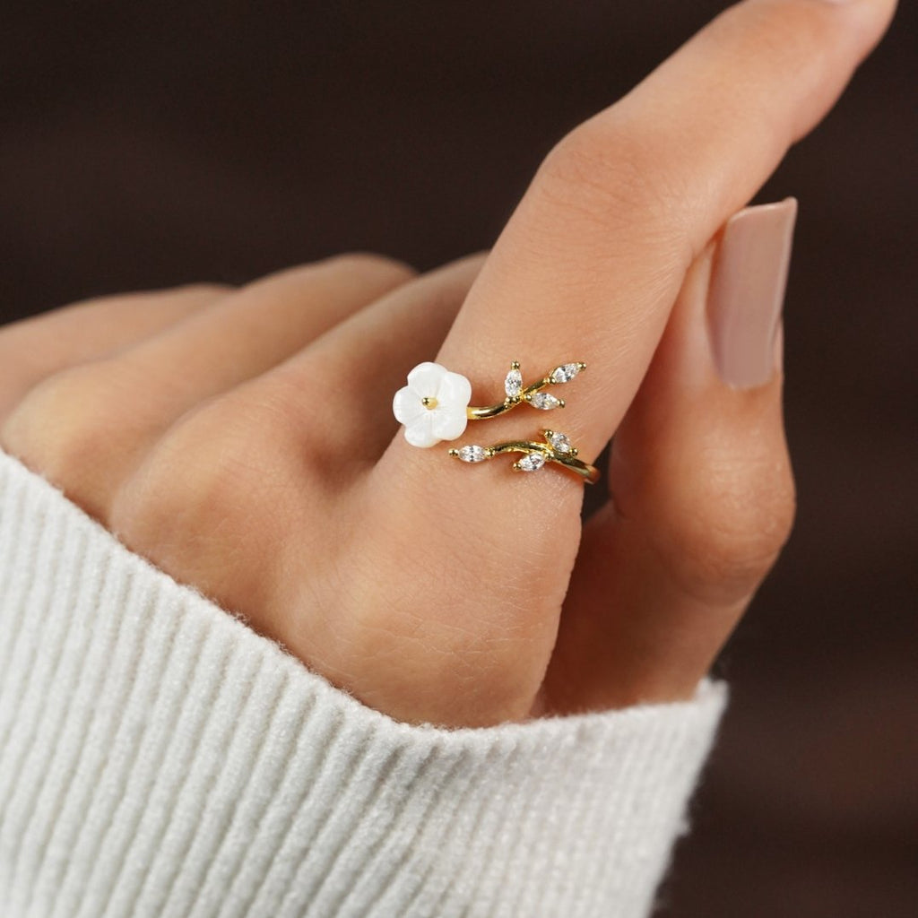Miriam – Gold Ring Adorned with White Floral Design