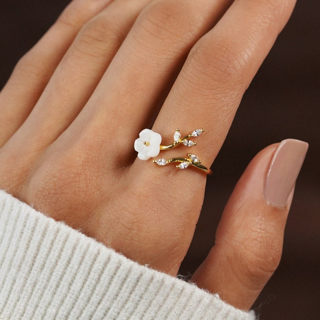 Miriam – Gold Ring Adorned with White Floral Design