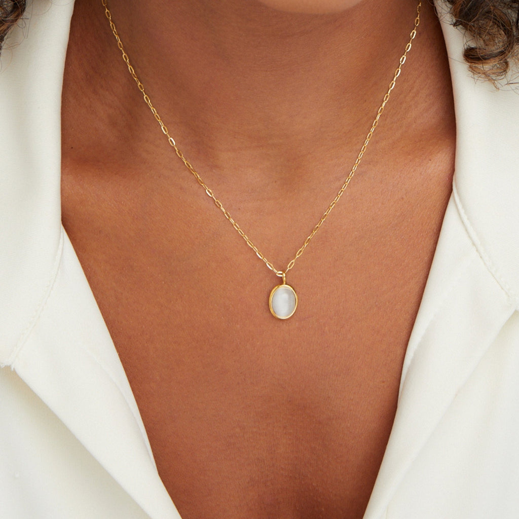 Marina – Elegant Gold Necklace Featuring a Blue Gemstone