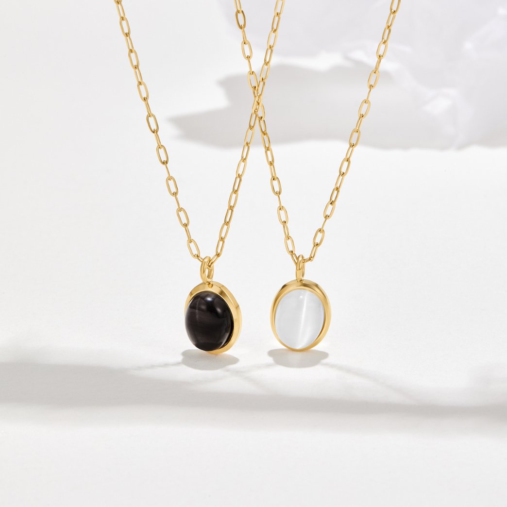 Marina – Elegant Gold Necklace Featuring a Blue Gemstone