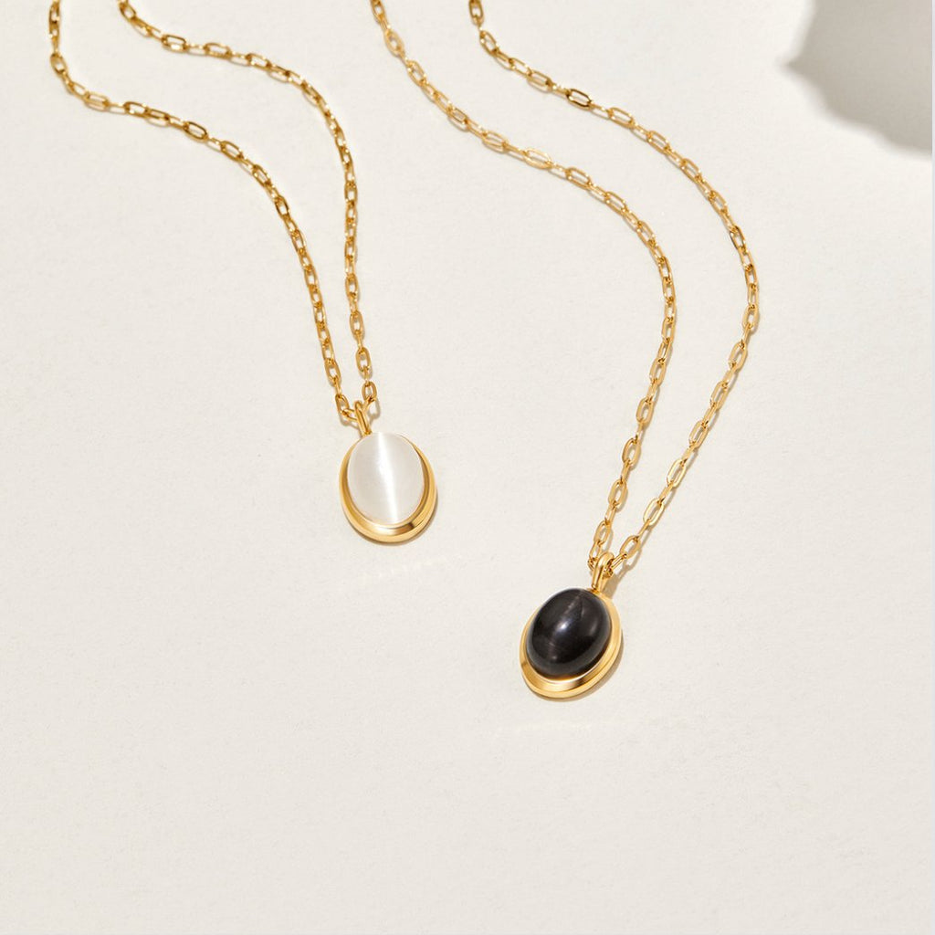 Marina – Elegant Gold Necklace Featuring a Blue Gemstone
