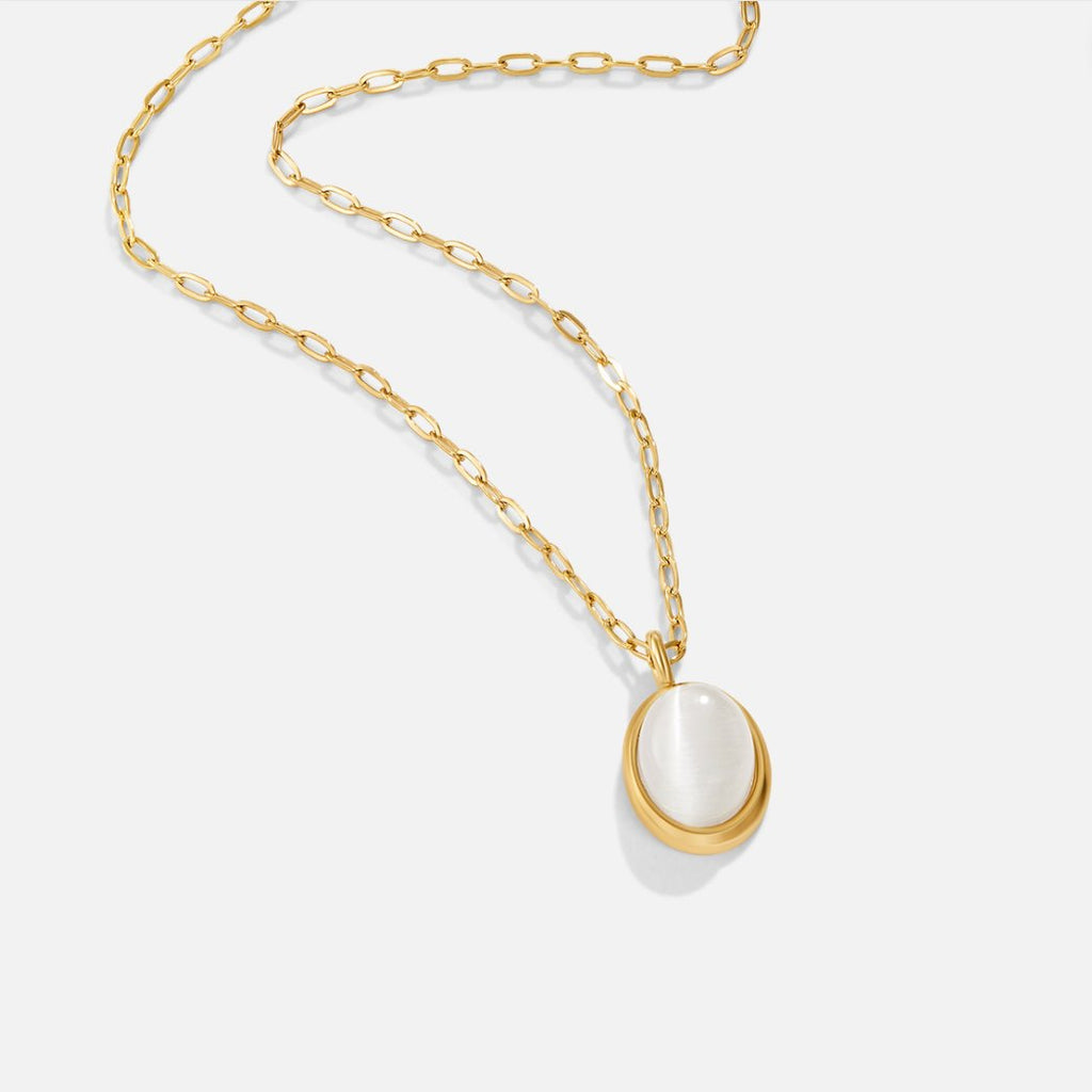Marina – Elegant Gold Necklace Featuring a Blue Gemstone